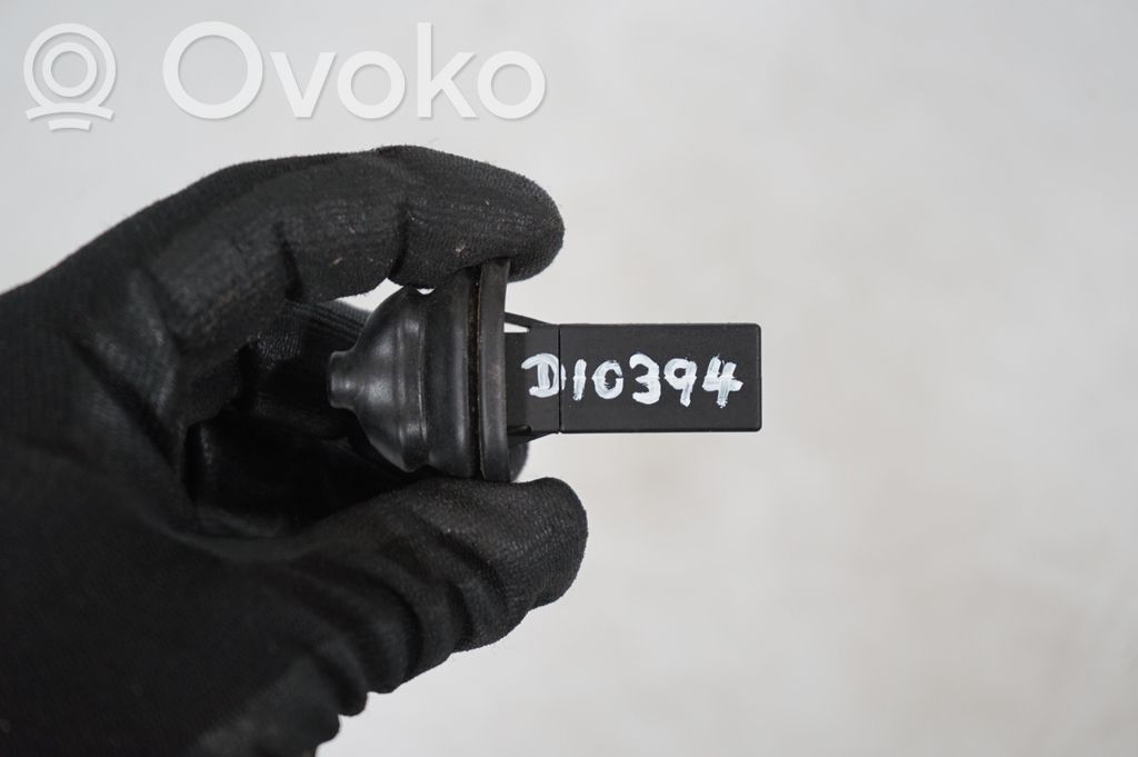 Fuel tank cap lock (8)