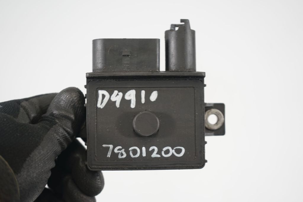 Glow plug pre-heat relay (6)