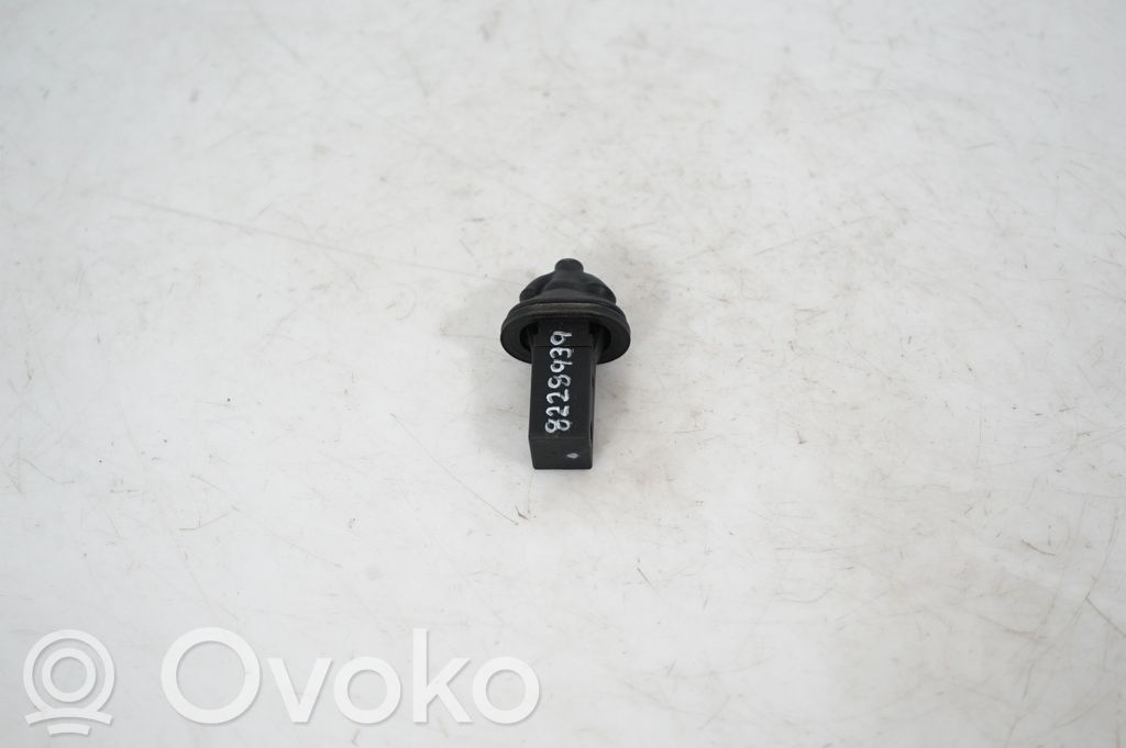 Fuel tank cap lock (4)