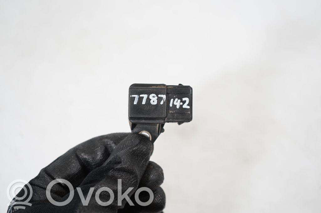 Air pressure sensor (8)