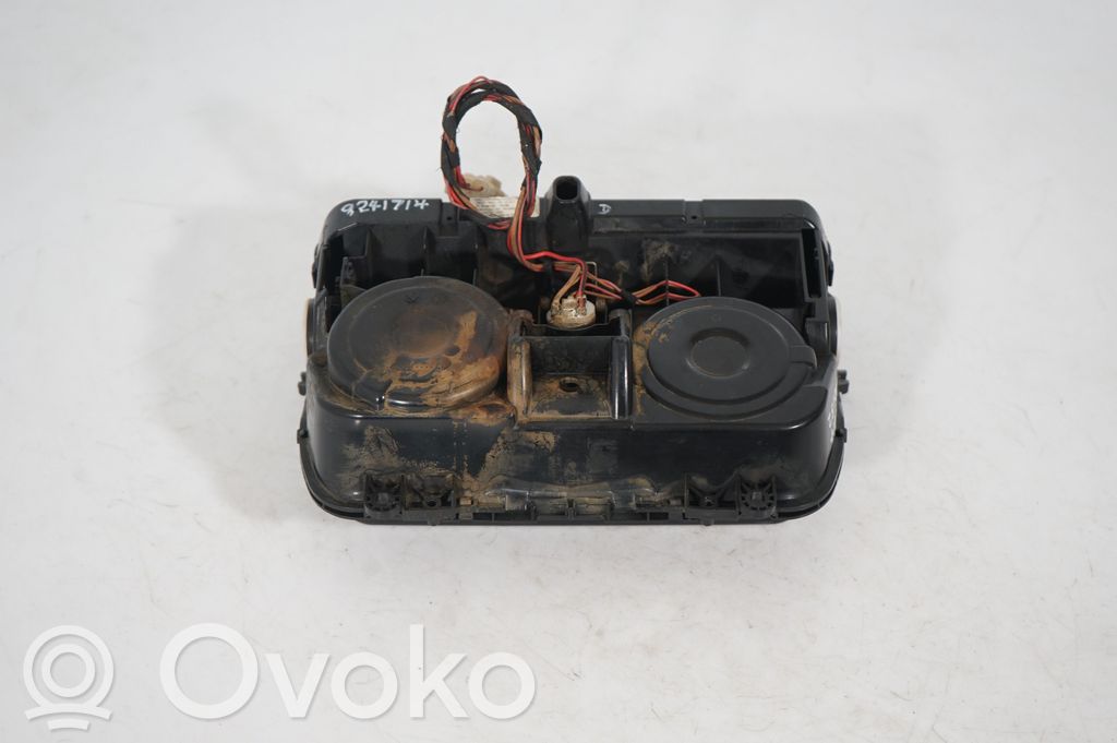 Cup holder front (5)