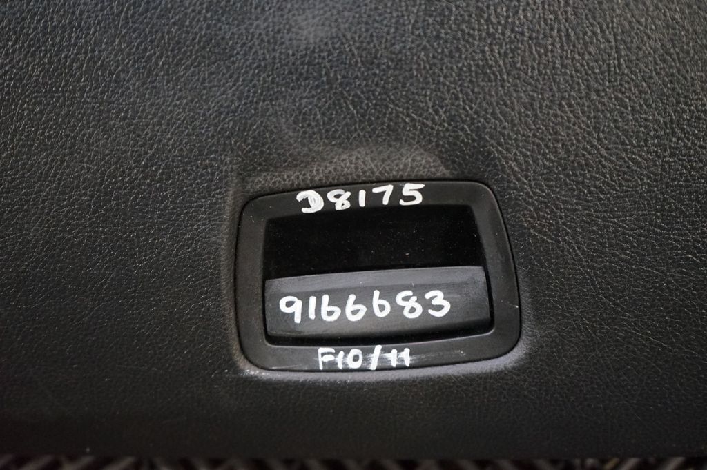 Glove box (6)