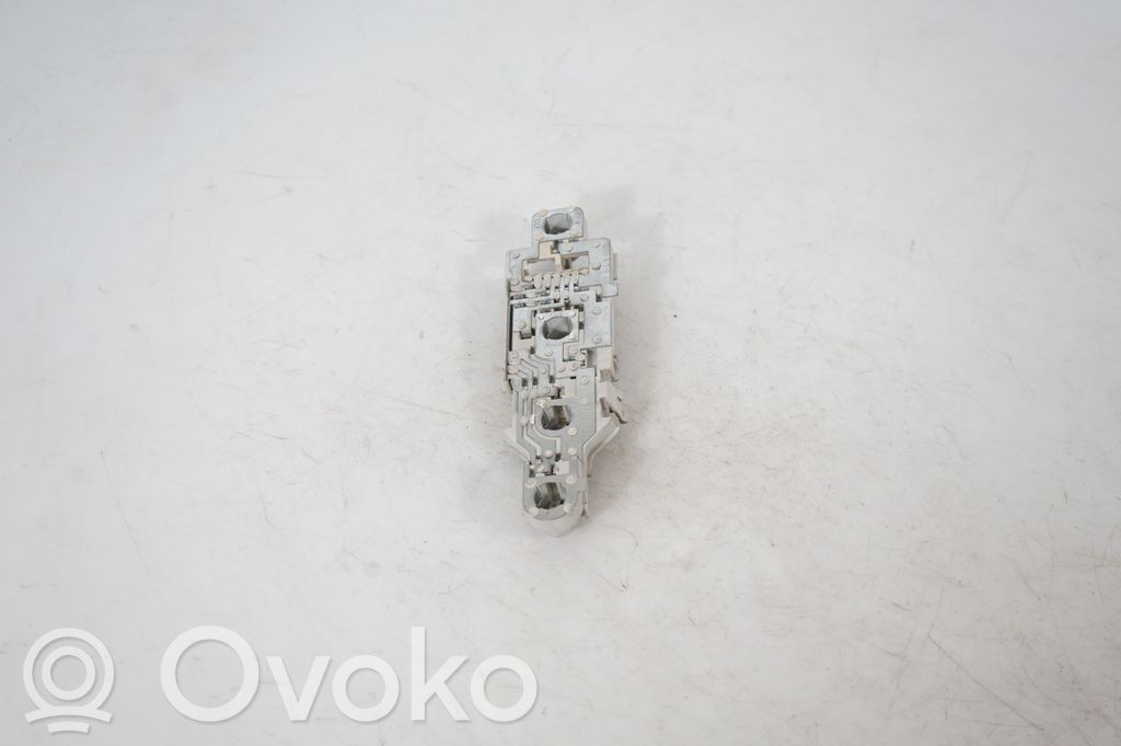 Tail light bulb cover holder (4)