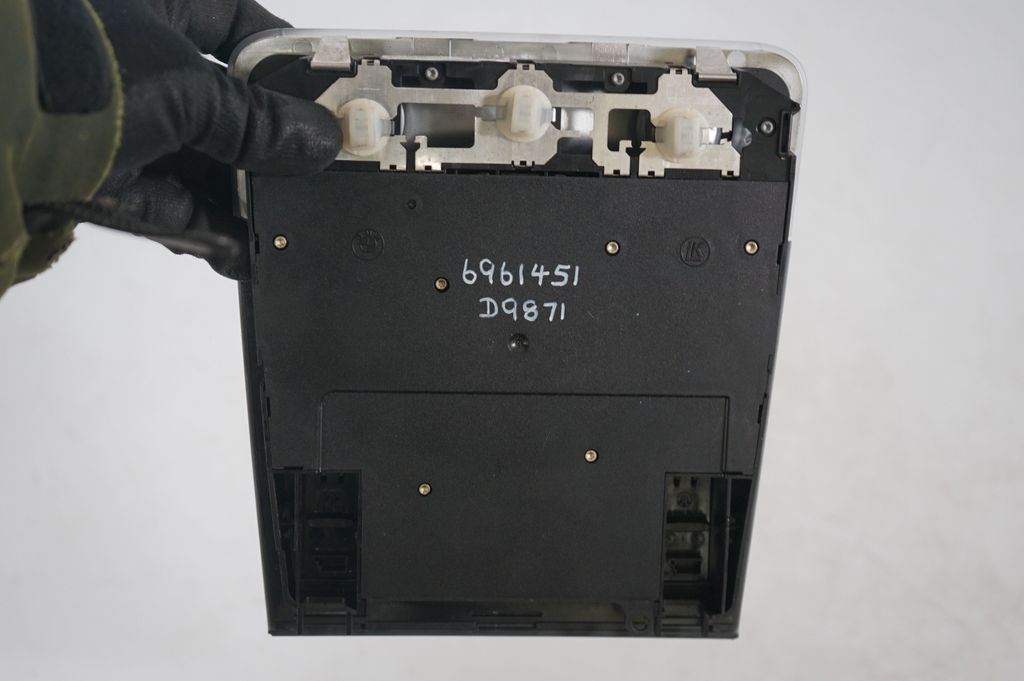 Front seat light (8)