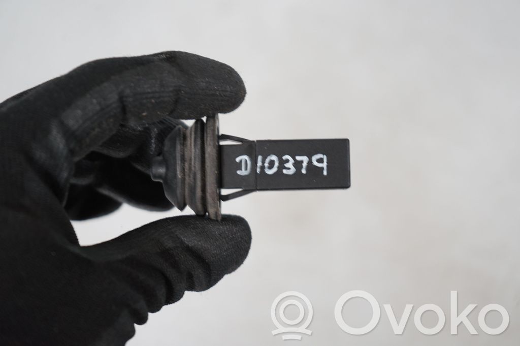 Fuel tank cap lock (7)