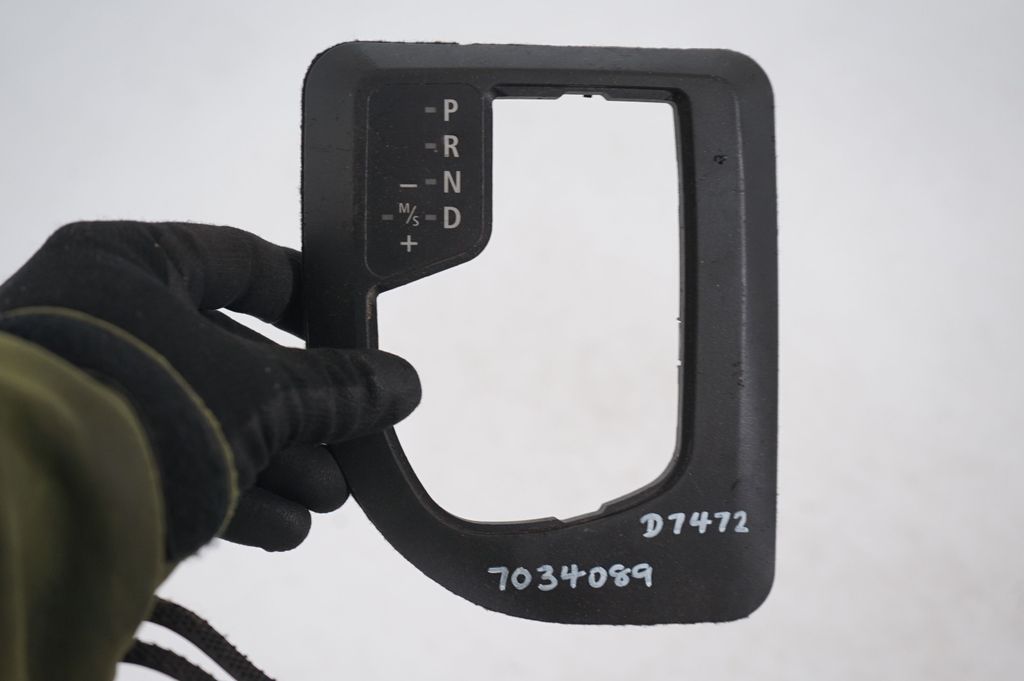 Gear shifter surround trim plastic (7)