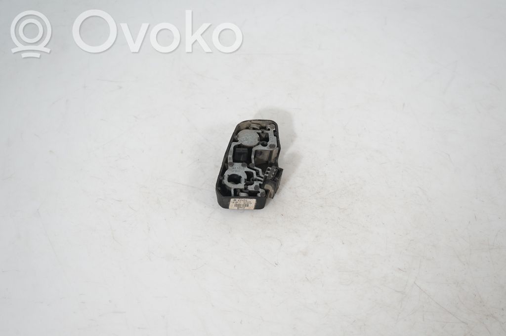 Tail light bulb cover holder (4)