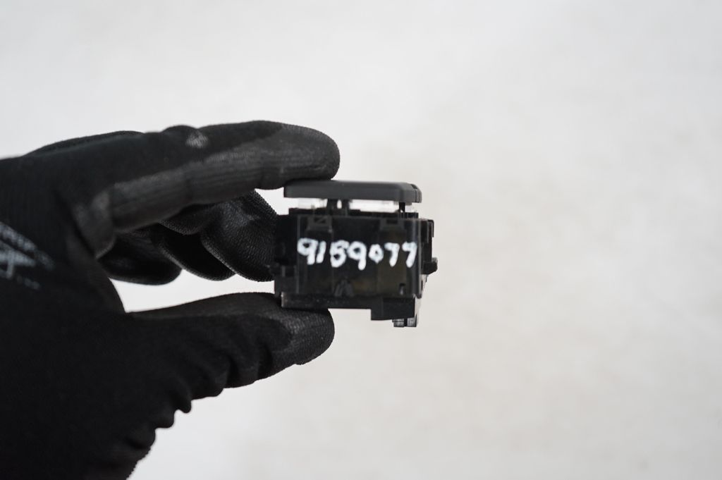 Seat heating switch (8)