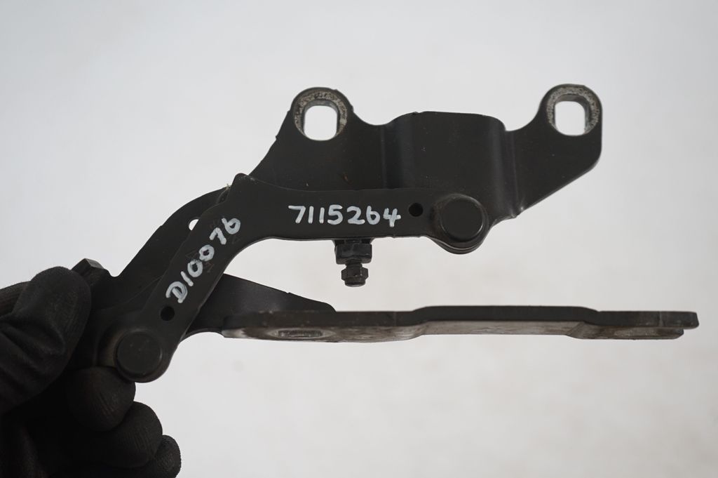 Engine bonnet/hood hinges (7)