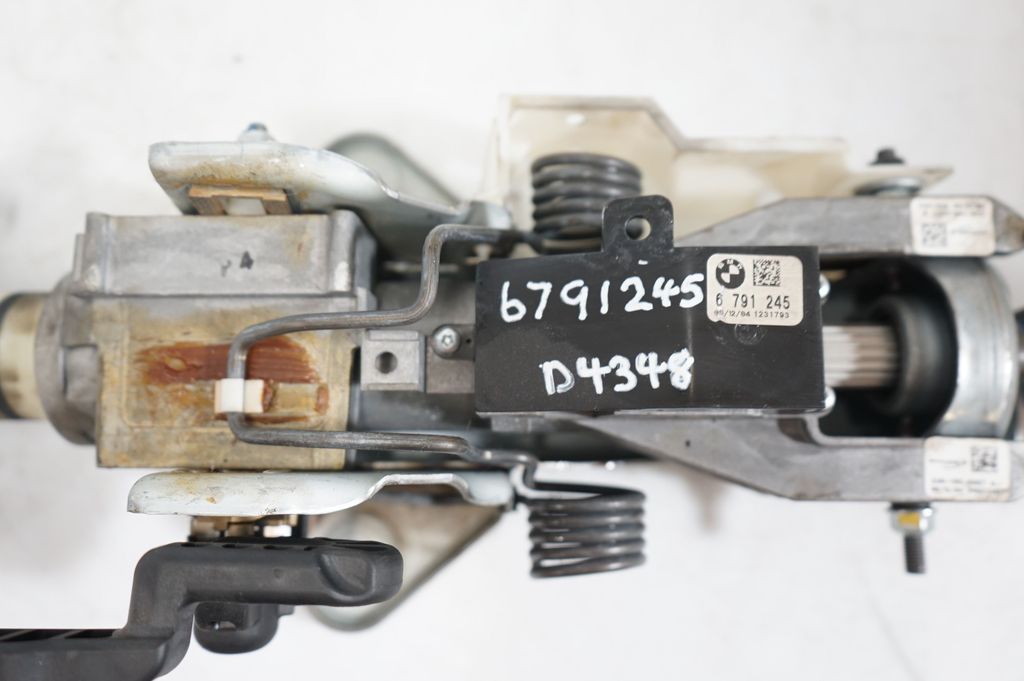 Steering wheel axle set (10)