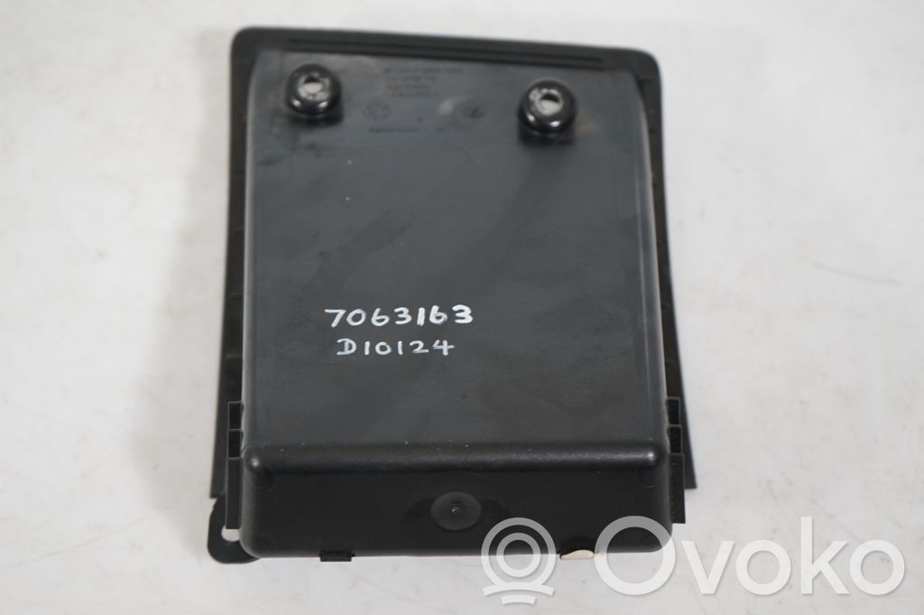 Dashboard storage box/compartment (8)