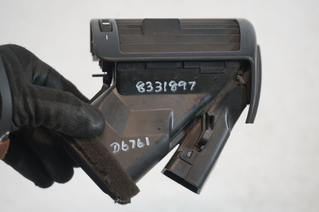 Dashboard side air vent grill/cover trim (8)