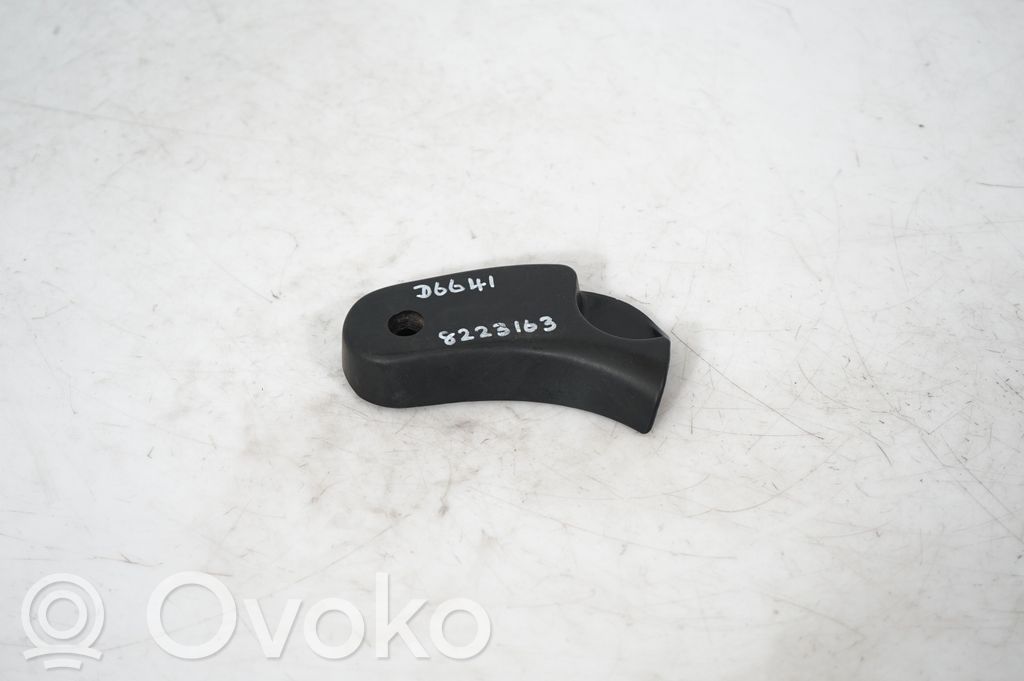 Engine bonnet (hood) release handle