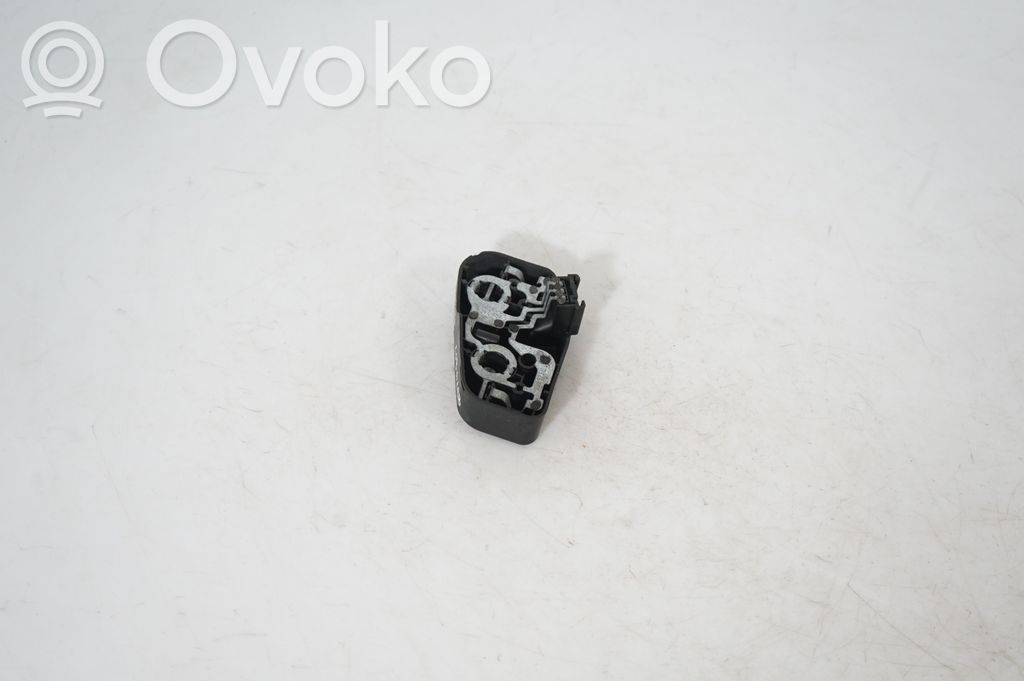 Tail light bulb cover holder (4)