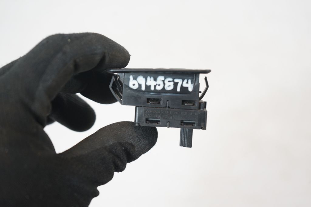 Electric window control switch (8)