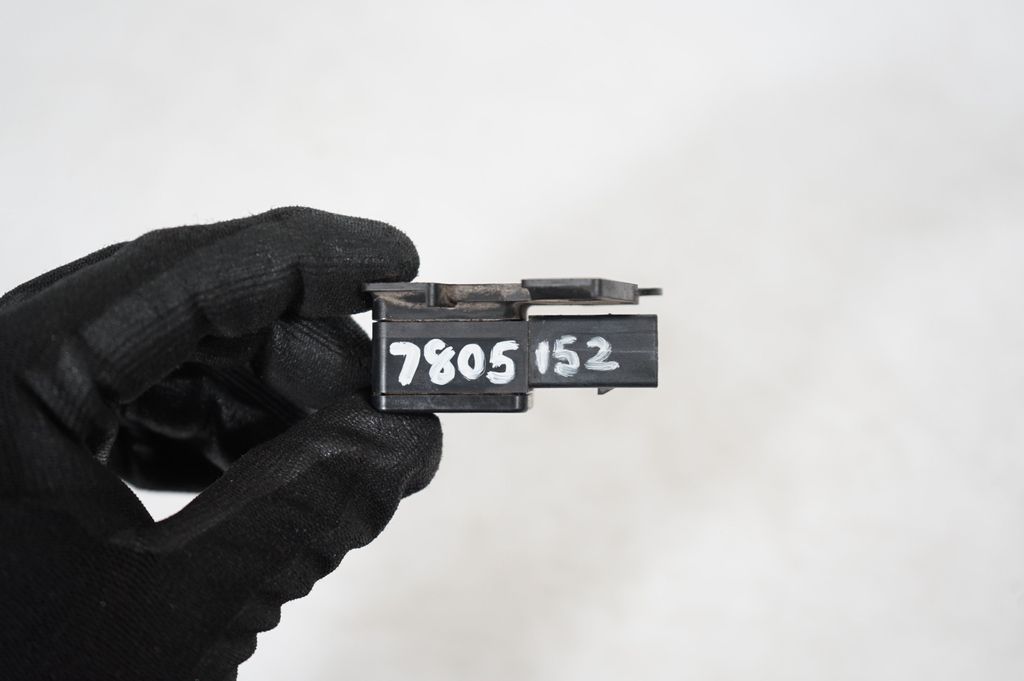 Exhaust gas pressure sensor (11)