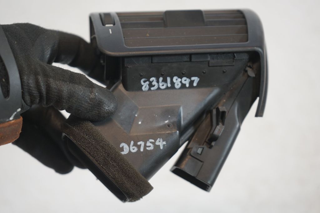 Dashboard side air vent grill/cover trim (8)