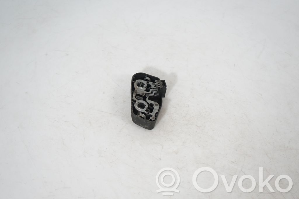 Tail light bulb cover holder (4)