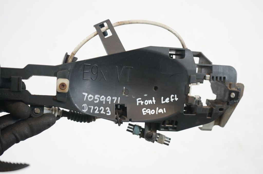 Front door exterior handle/bracket (7)