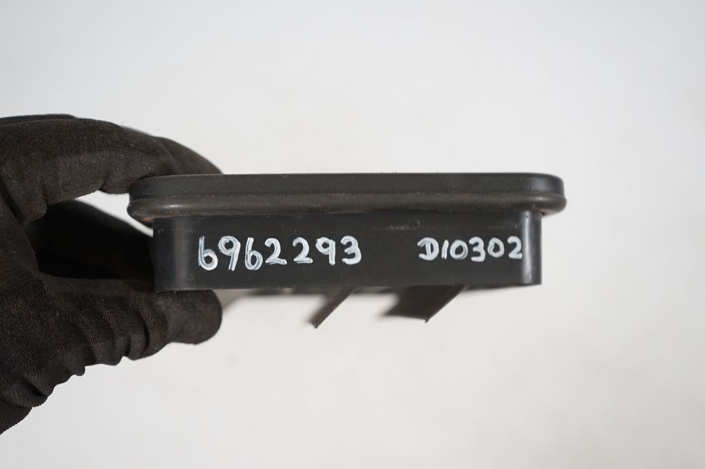 Quarter panel pressure vent (8)