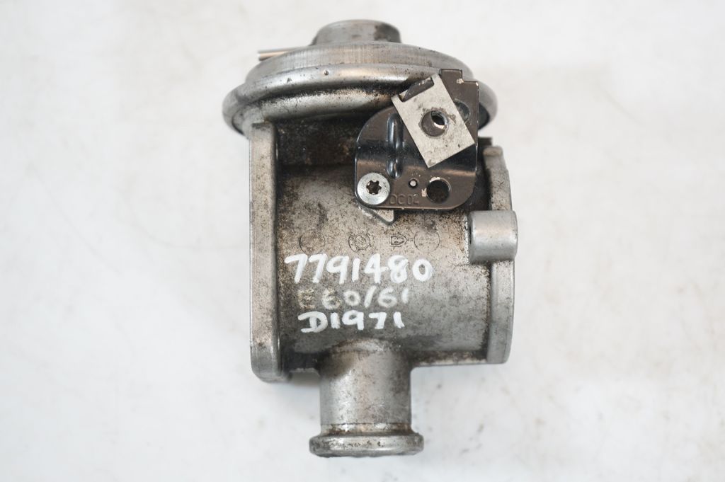 EGR valve (10)
