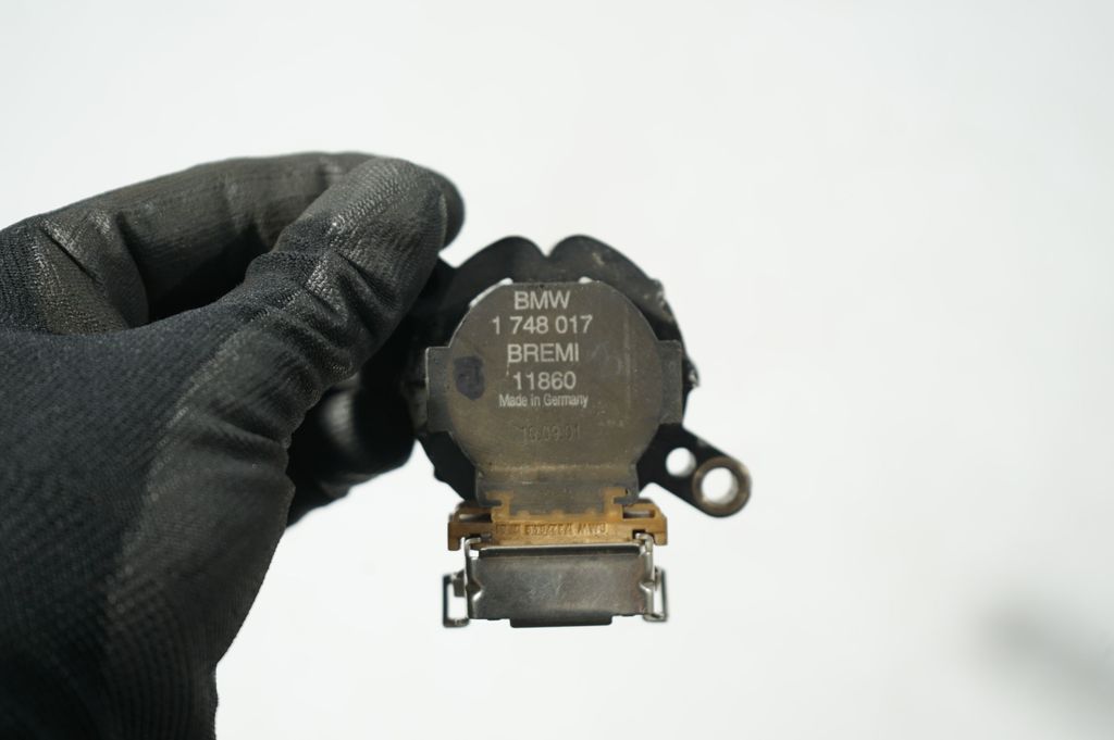 High voltage ignition coil (8)
