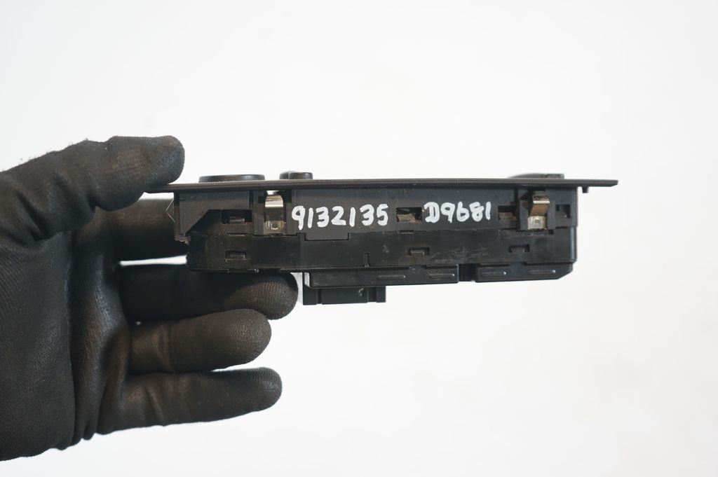 Electric window control switch (8)