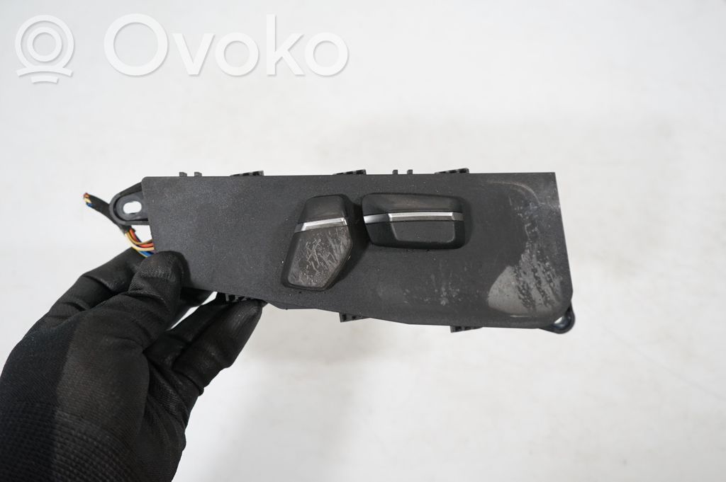 Seat control module (7)