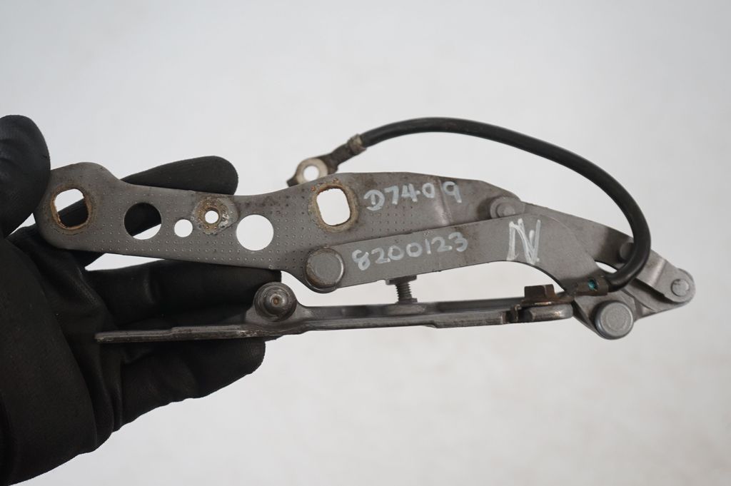 Engine bonnet/hood hinges (7)