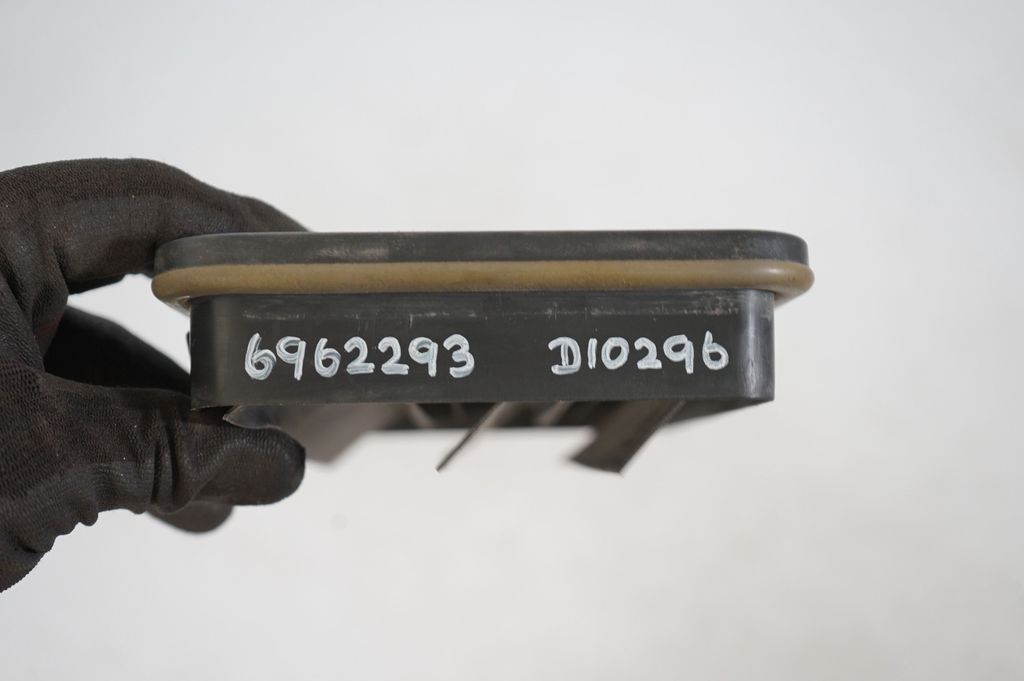 Quarter panel pressure vent (8)