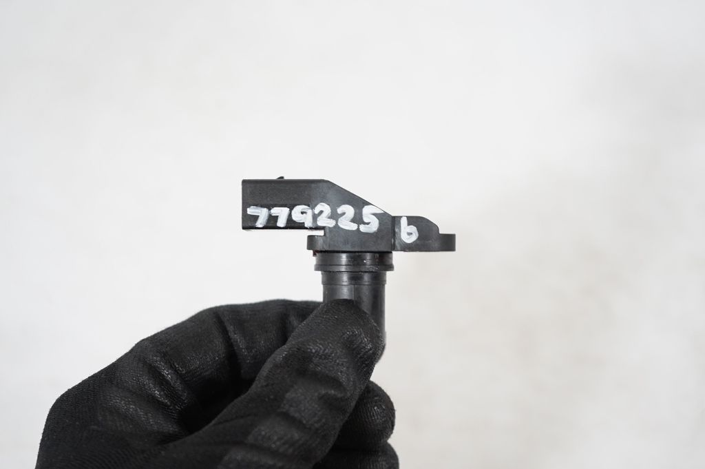 Camshaft position sensor (10)