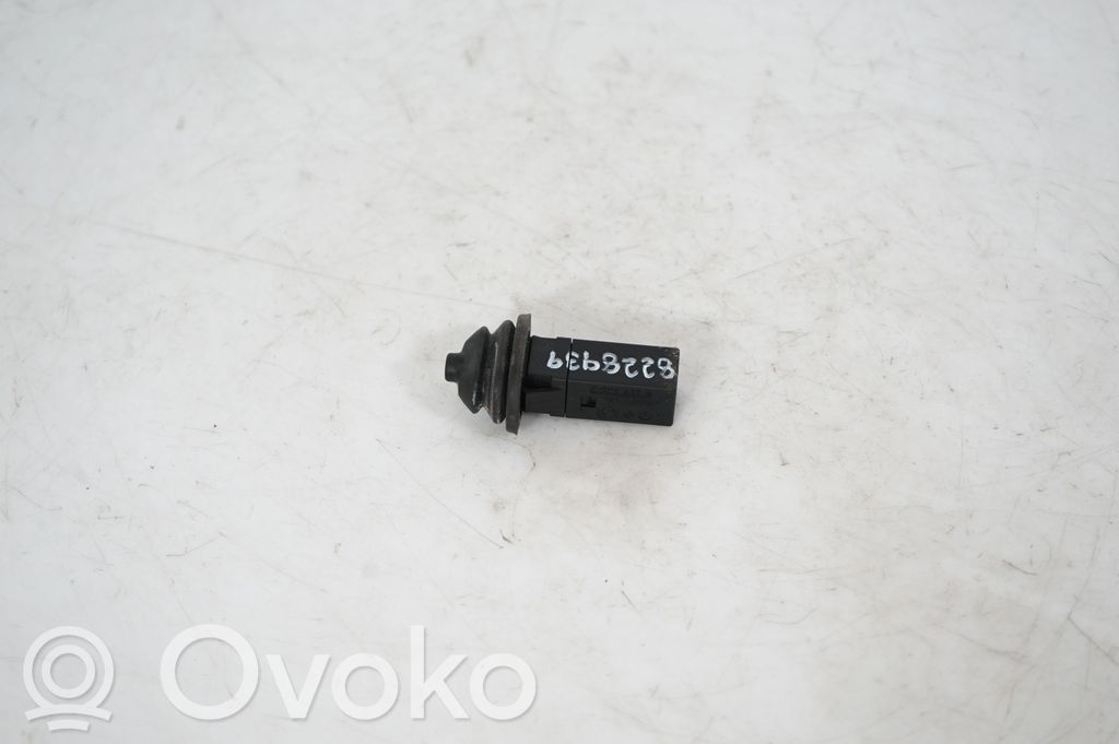 Fuel tank cap lock (3)