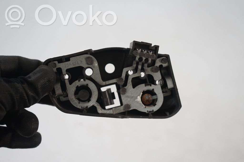 Tail light bulb cover holder (6)