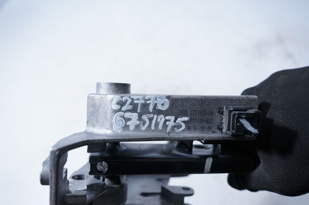 Brake pedal (8)