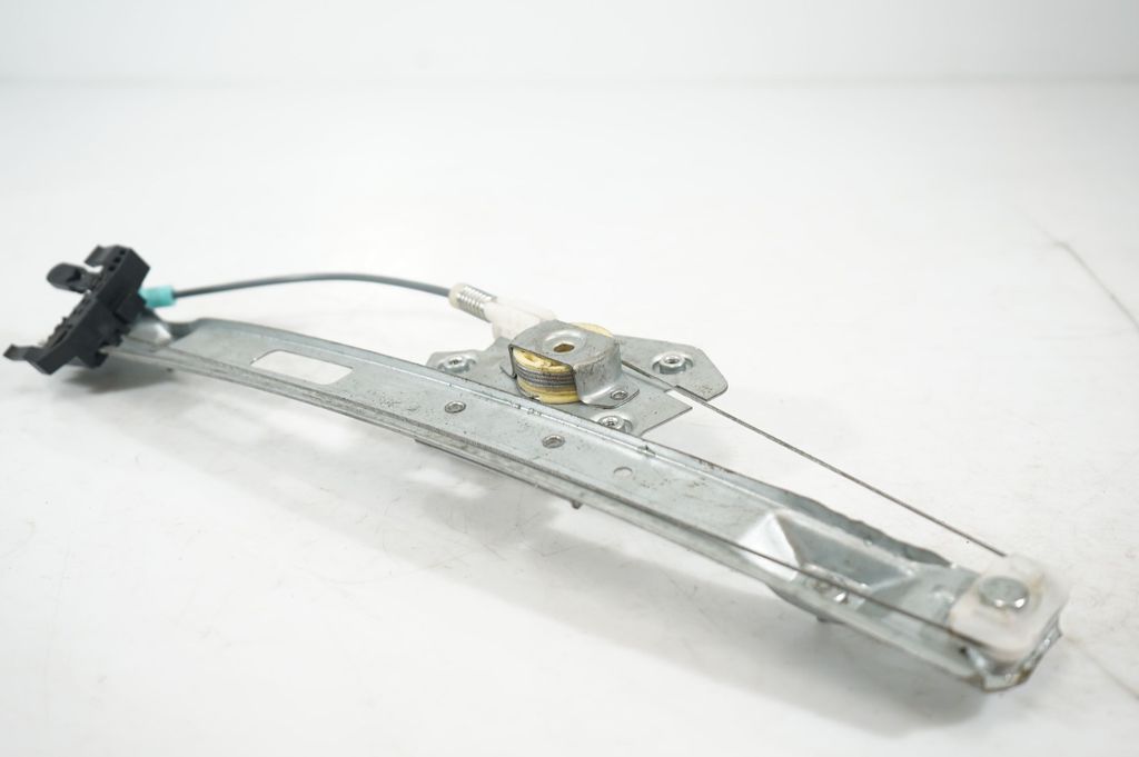 Rear door window regulator with motor (6)