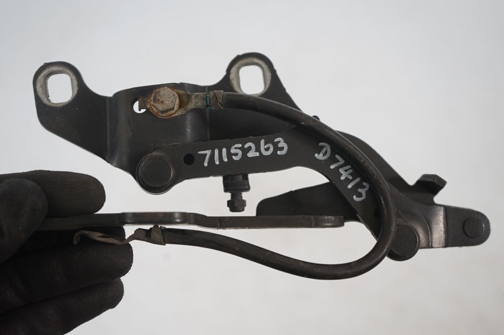 Engine bonnet/hood hinges (7)