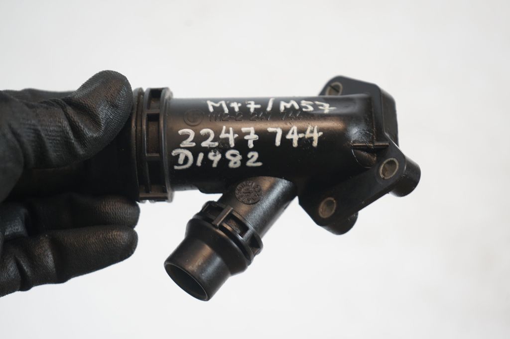 Engine coolant pipe/hose (8)