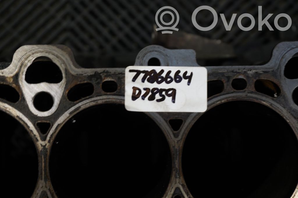 Engine block (9)