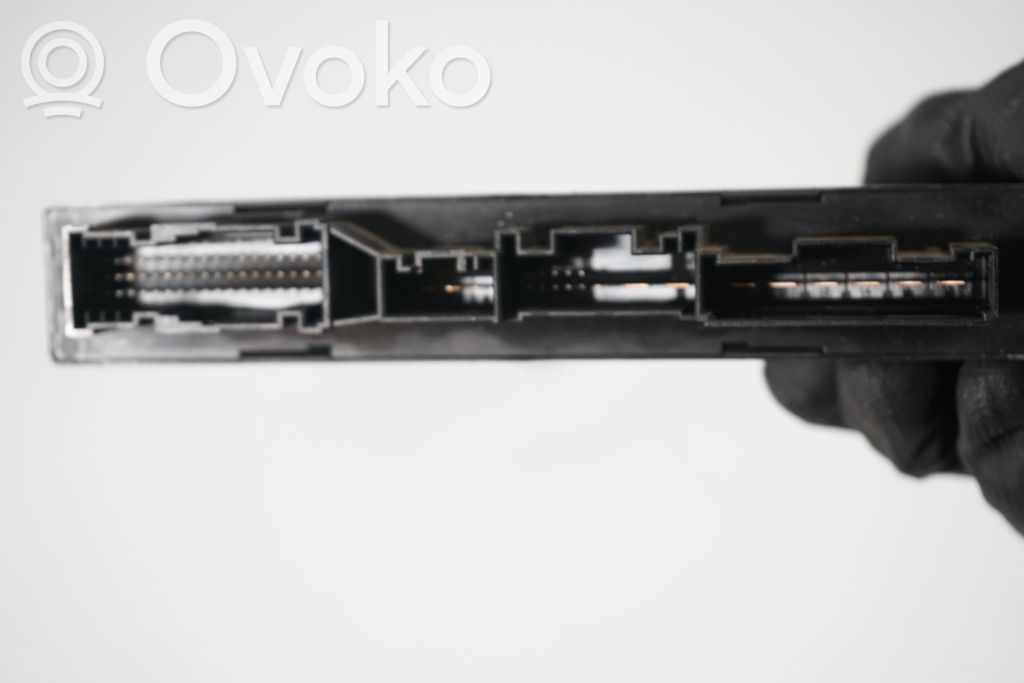 Comfort/convenience module (6)