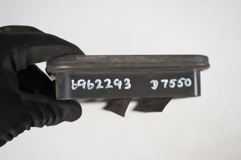 Quarter panel pressure vent (8)