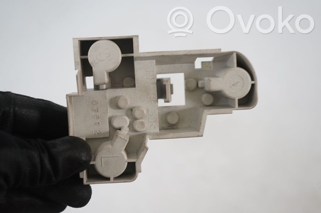 Tail light bulb cover holder (7)