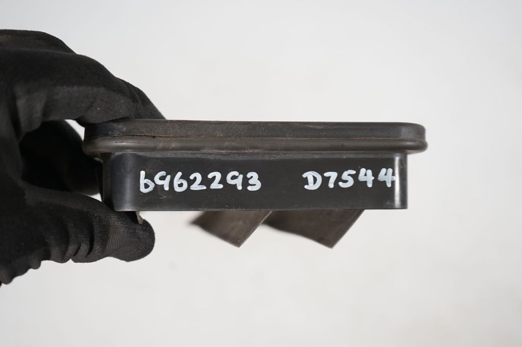 Quarter panel pressure vent (8)