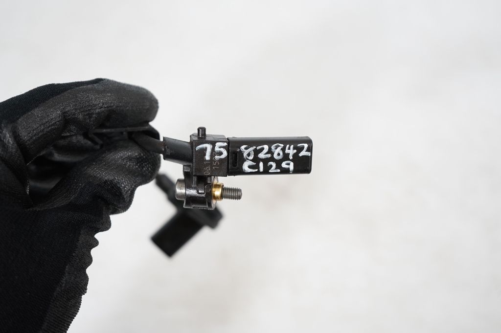 Crankshaft position sensor (7)