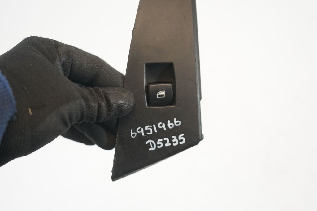 Electric window control switch (8)