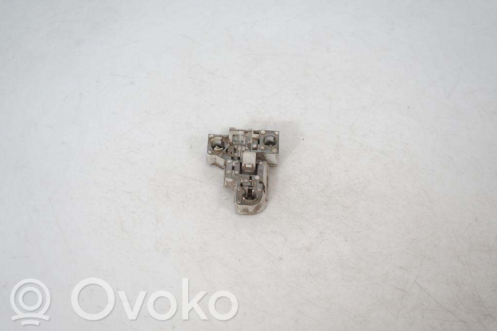 Tail light bulb cover holder (4)