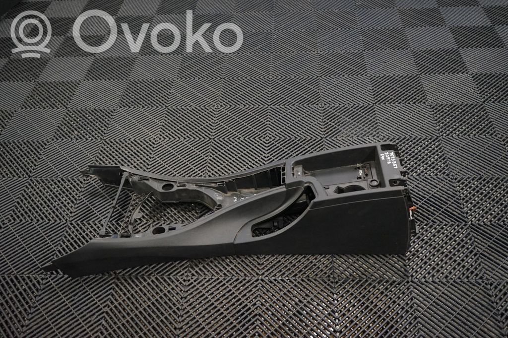 Armrest (2)