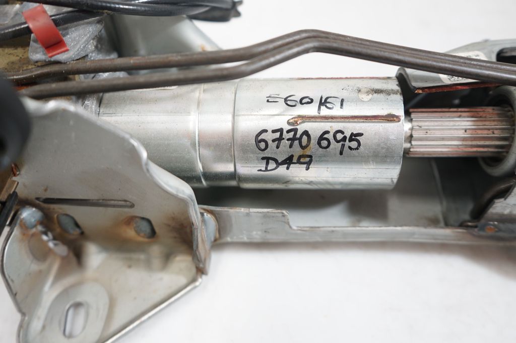 Steering wheel axle (10)