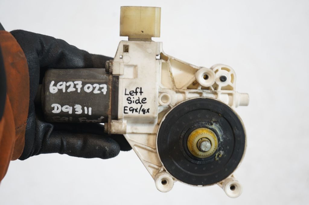 Front door window regulator with motor (7)