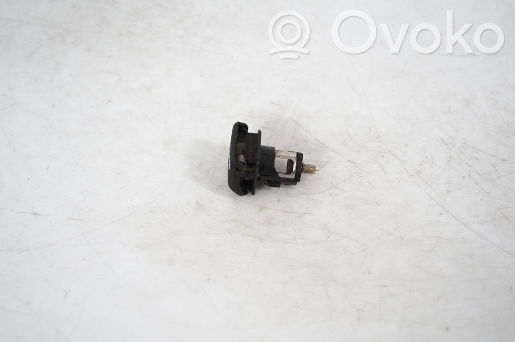 12 V Socket (rear) (2)