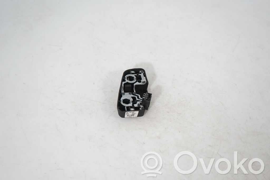 Tail light bulb cover holder (2)